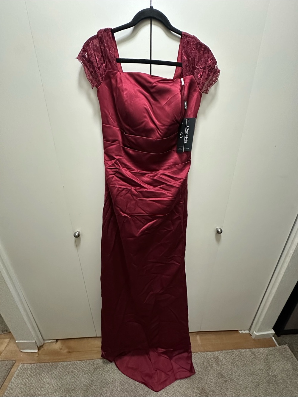 Elegant Burgundy Mermaid Evening Dress with Lace Sleeves - Picture 2 of 5
